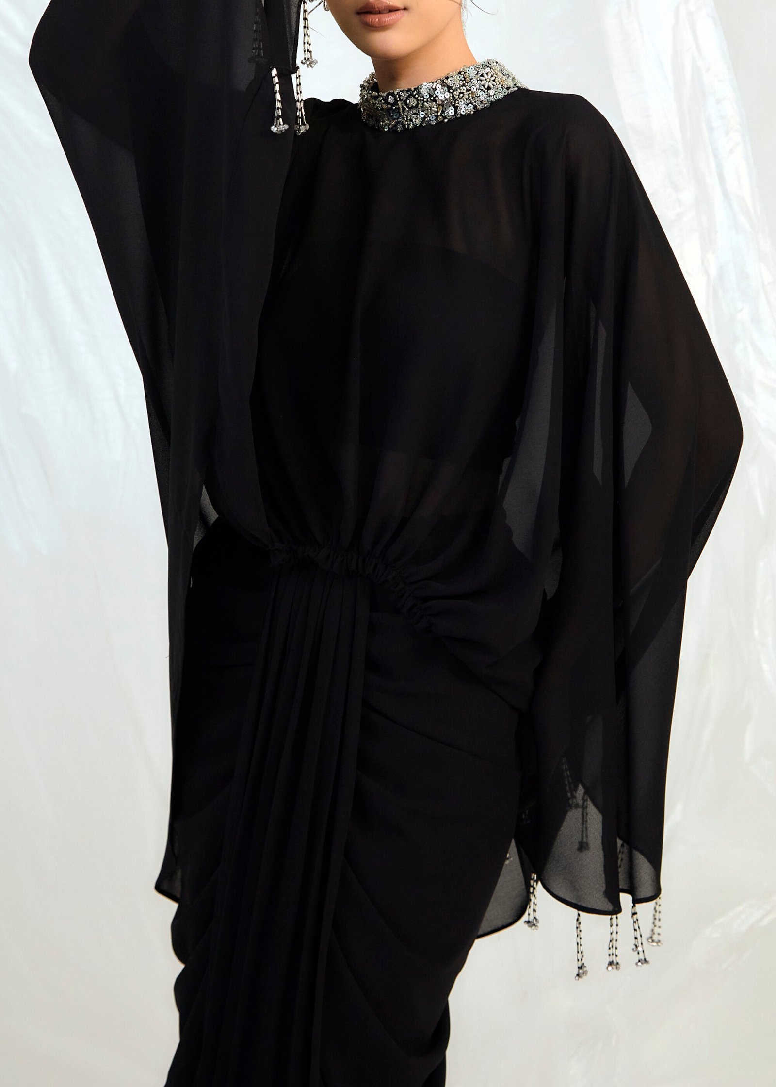 Élira In Black