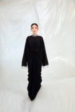 Élira In Black