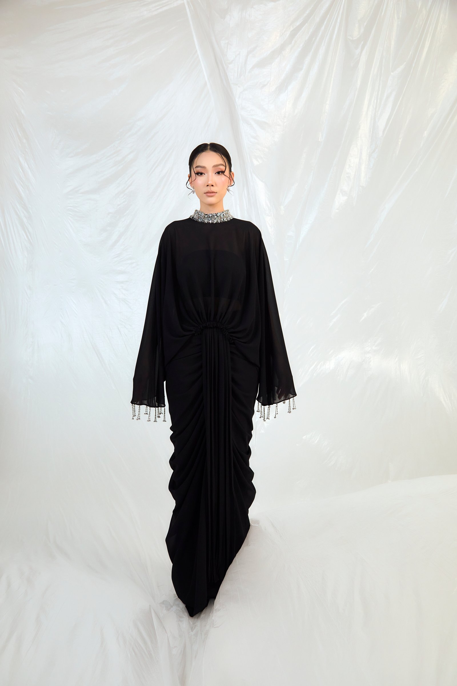 Élira In Black