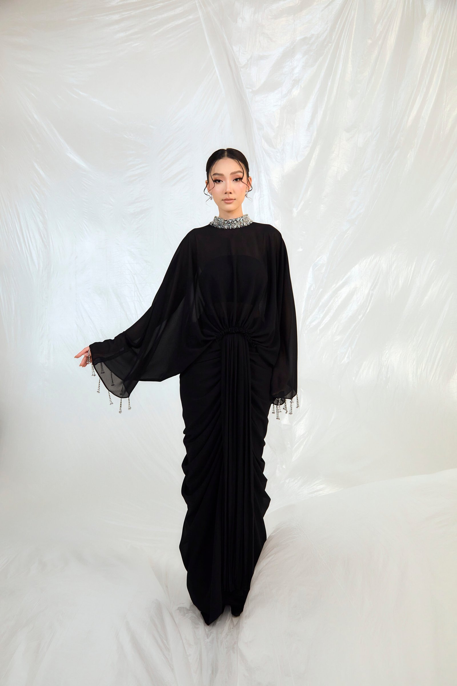Élira In Black