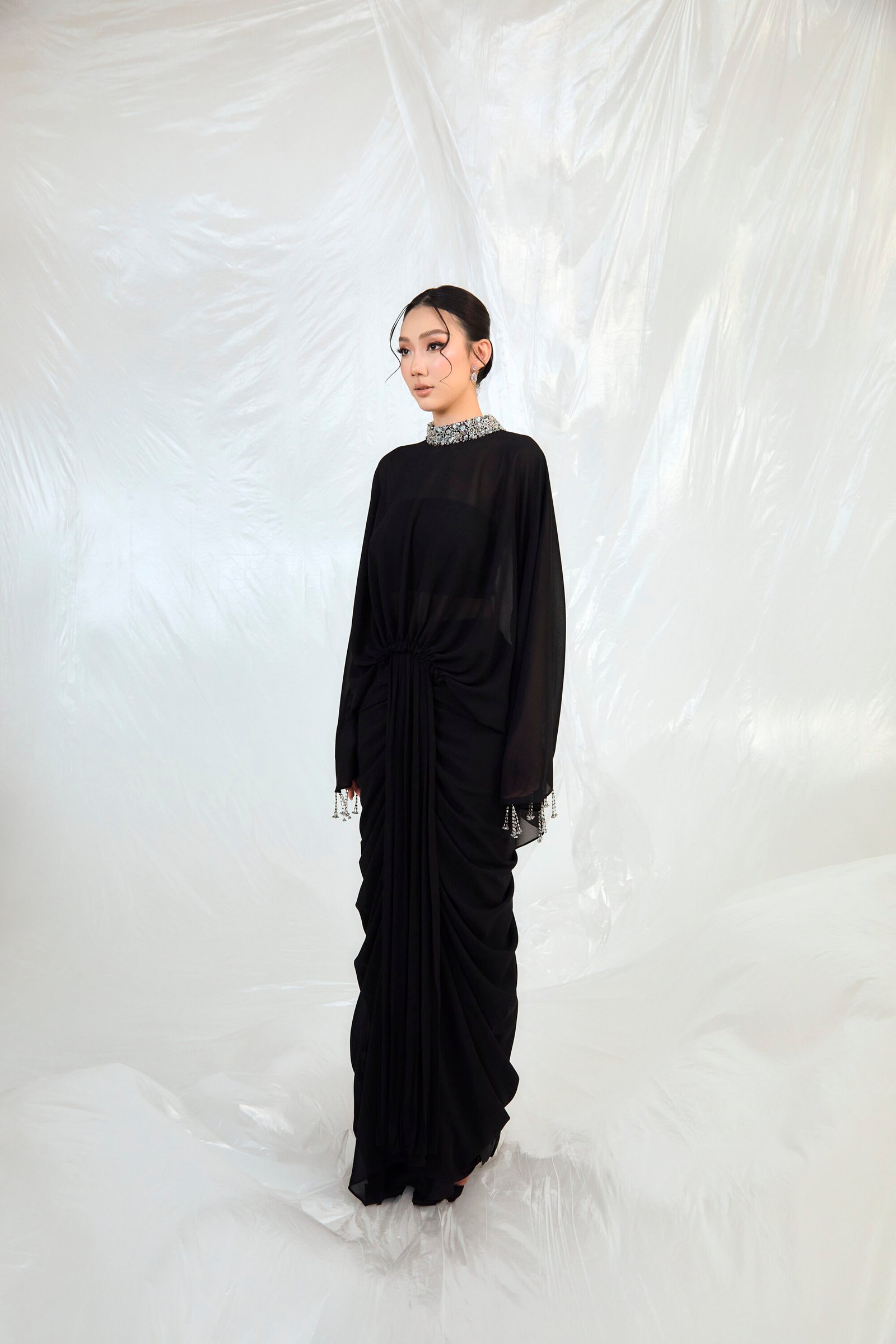Élira In Black