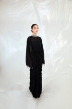 Élira In Black