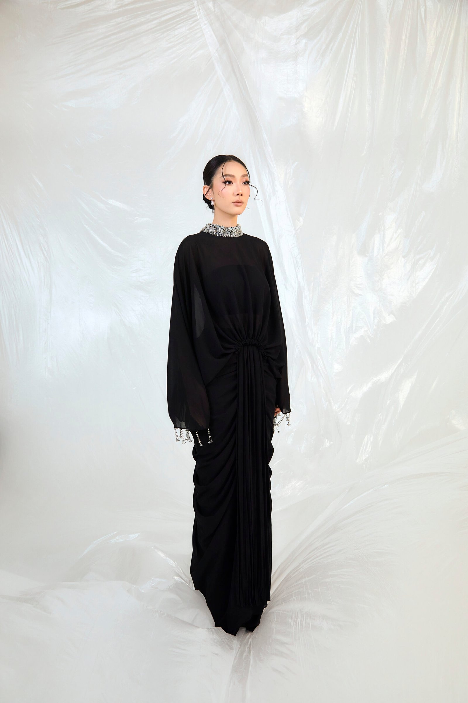 Élira In Black